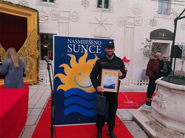 Slika /2021/nasmiješeno sunce/2.jpg